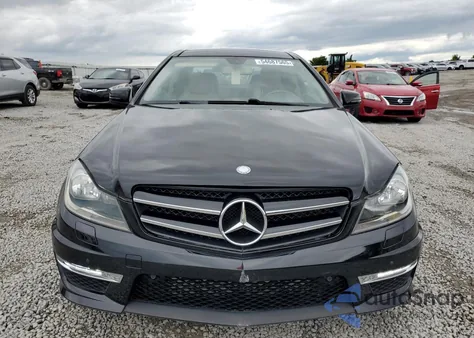 2014 Mercedes-Benz C 250 z USA, uszkodzony, nr VIN WDDGJ4HB5EG301666